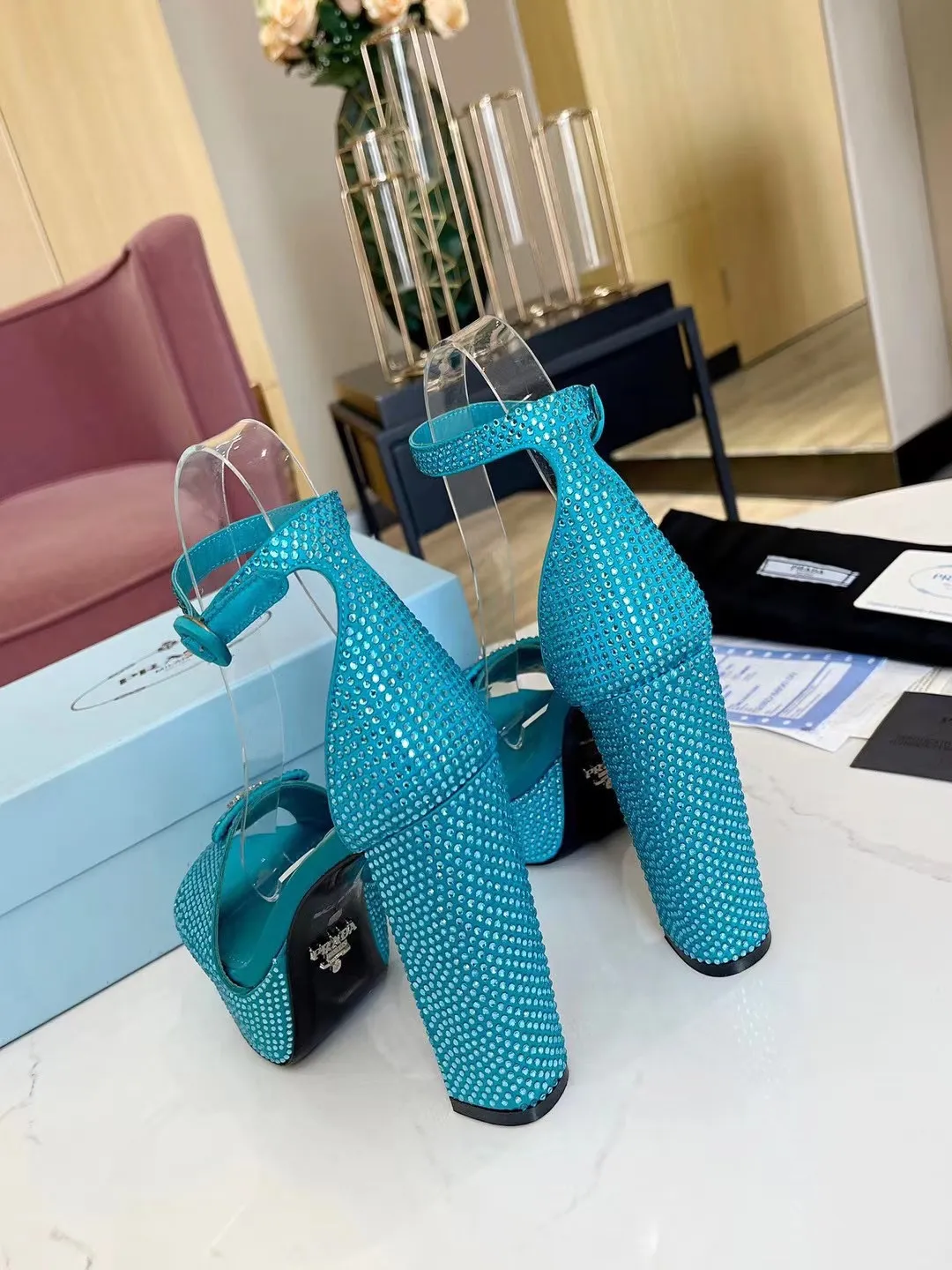 👟👟Ex-factory price 600👟👟 (imitation leather bottom-20) 👉New arrival👈Remove the original board and make a 1:1 replica‼ ️The highest version ✅ Prada's early spring catwalk hot style 😘The latest spring model Thick heel water platform rhinestone series (genuine leather outsole) (simulated leather sole) A must-have for goddesses The upper and the feet are super beautiful 👉The upper is made of imported open-edge beaded cowhide, soft and textured, lining + foot pads, imported sheepskin, breathable and comfortable, private model water platform, heel platform 3.5M, heel height 11.5M Code number 35M-39M (34 40 414243 (custom-made, non-refundable and non-exchangeable)